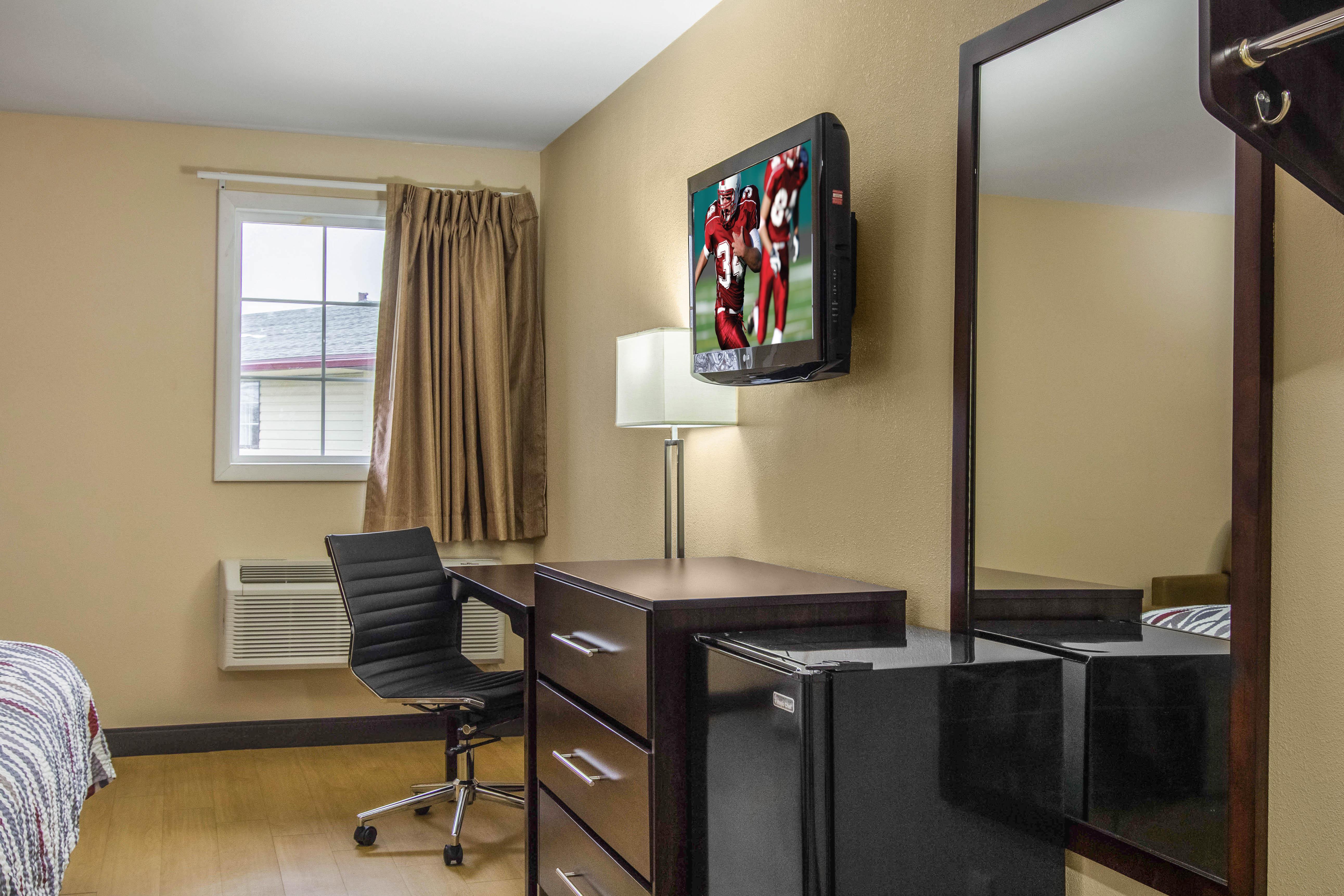 Red Roof Inn เพอร์รีส์เบิร์ก ภายนอก รูปภาพ