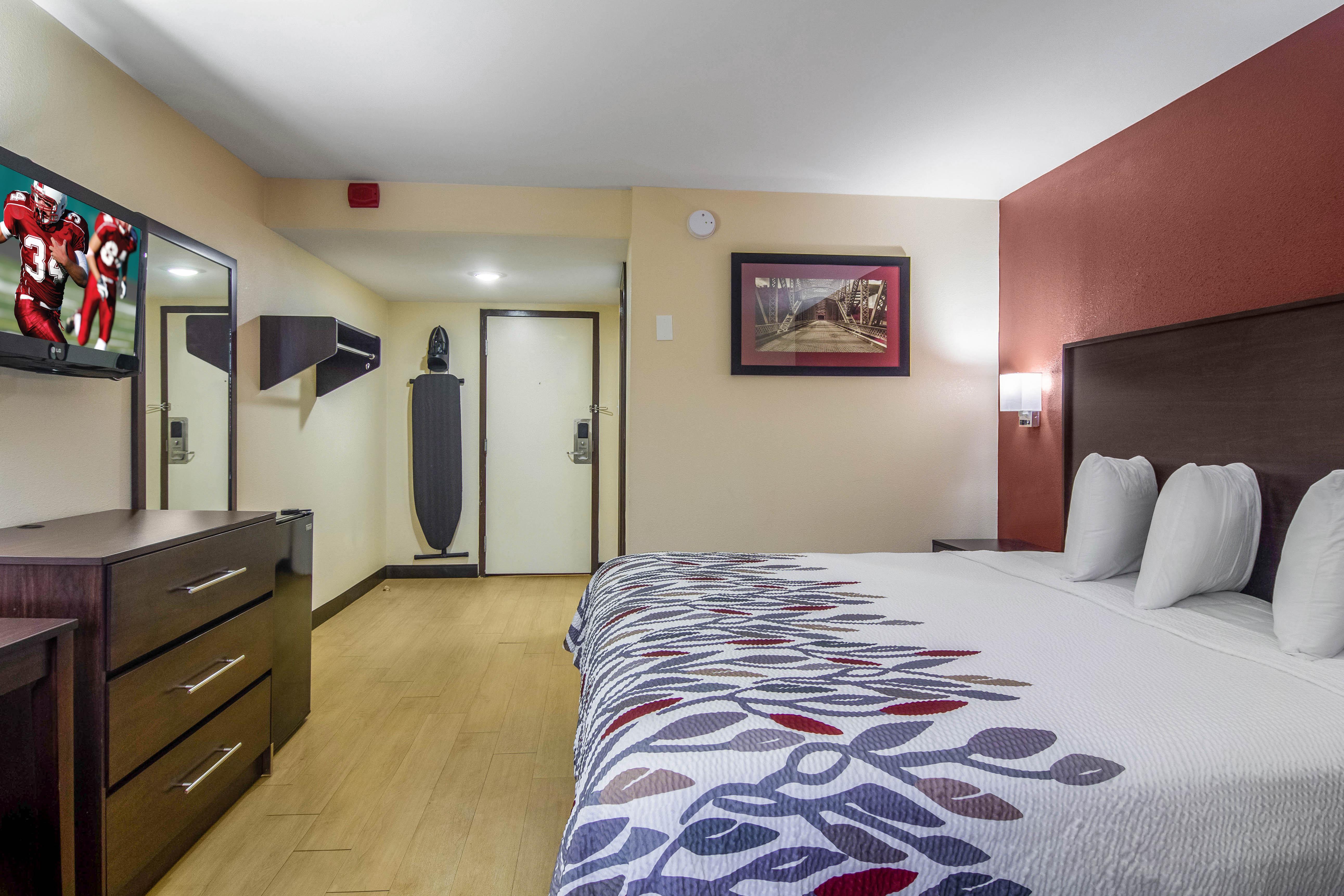 Red Roof Inn เพอร์รีส์เบิร์ก ภายนอก รูปภาพ