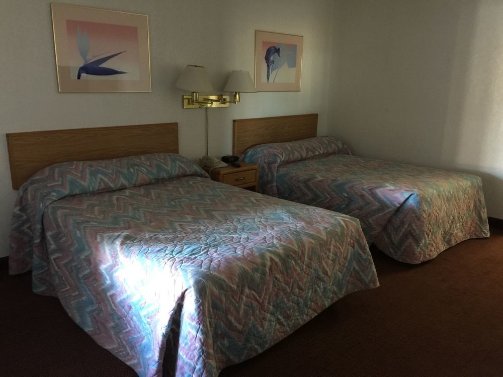 Red Roof Inn เพอร์รีส์เบิร์ก ภายนอก รูปภาพ